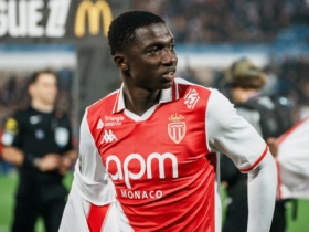 Lamine Camara blessé, cheville en sang