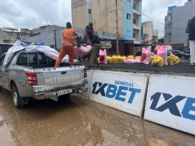 Inondations en banlieue : 1Xbet casque près de 30 millions FCFA